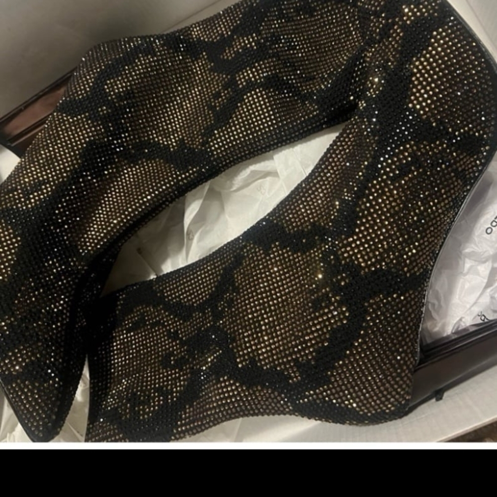 Chic Black and Gold Patterned Heels